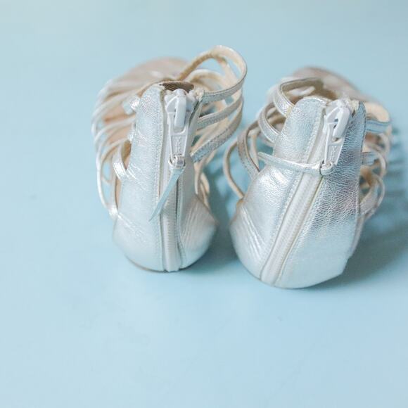 Stuart Weitzman Strappy Metallic Gladiator Style Flats Size 6.5 - Picture 2 of 5